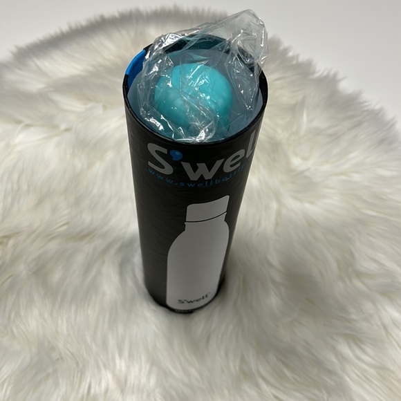 New With Tags Swell 17oz Turquoise Blue Water Bottle - Picture 6 of 6